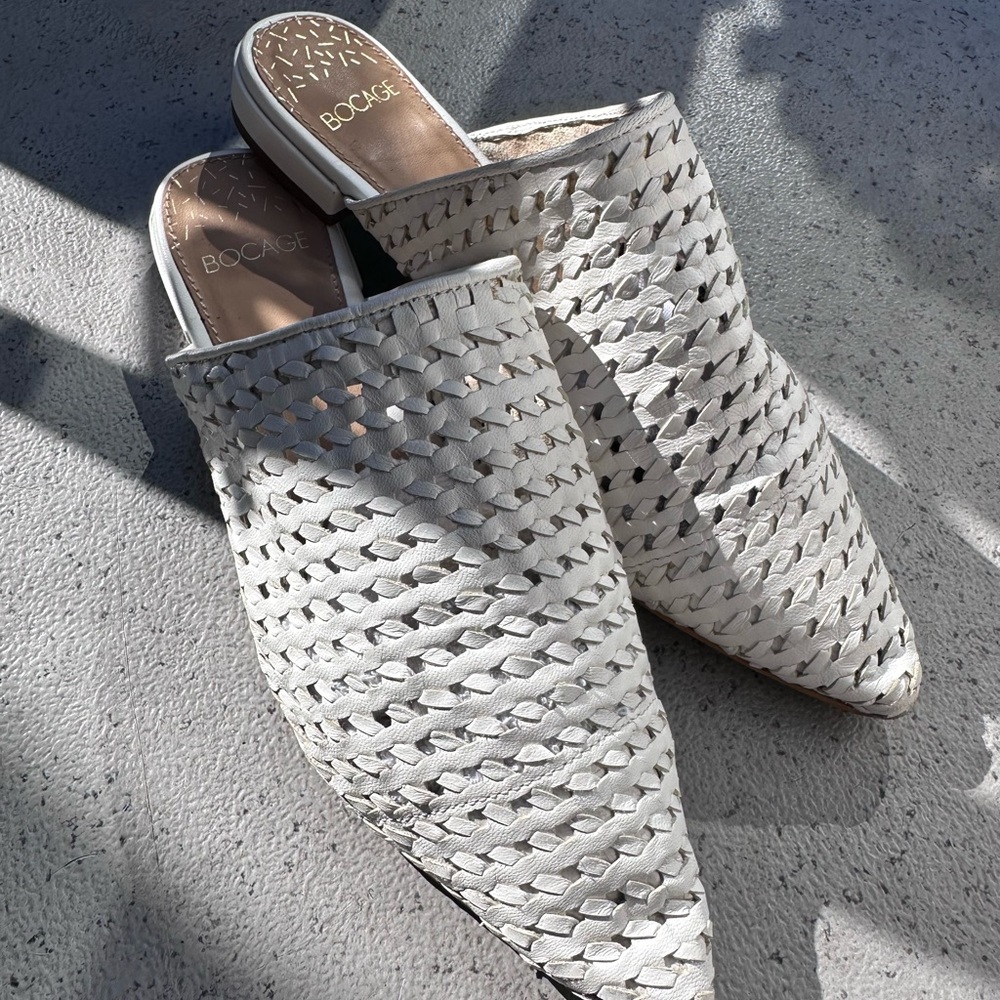 Bocage size 39 slip on flat White Woven Leather Mules with Pointed Toe